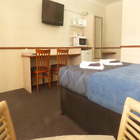 Banjo Paterson Motor Inn Townsville Exterior photo