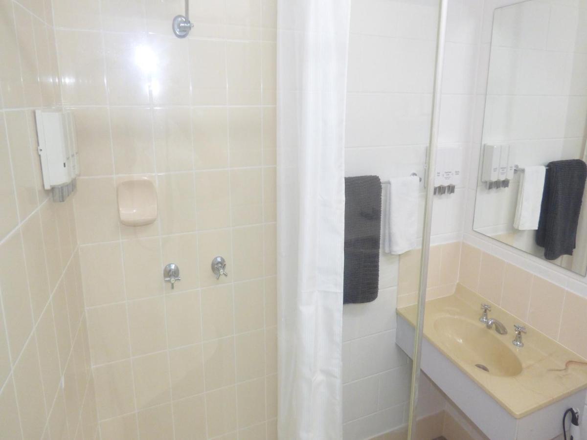 Banjo Paterson Motor Inn Townsville Exterior photo