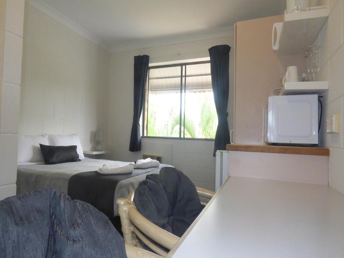 Banjo Paterson Motor Inn Townsville Exterior photo