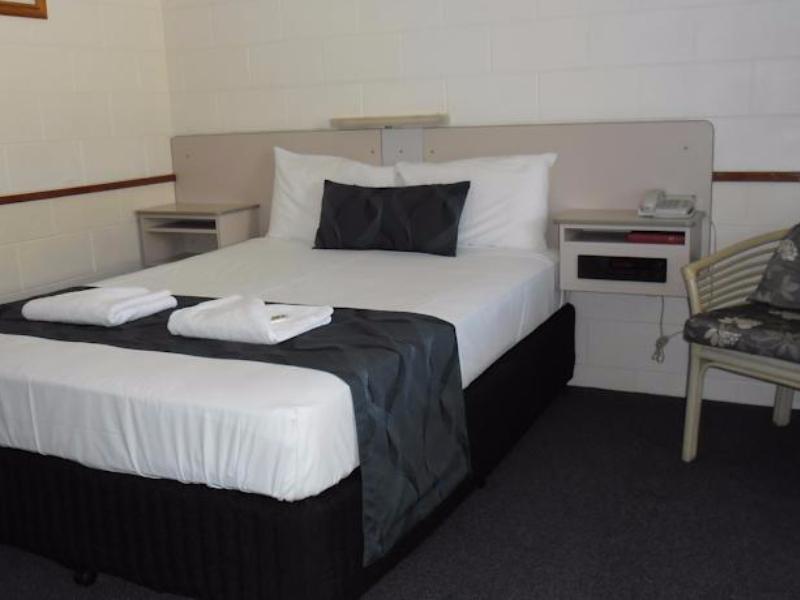 Banjo Paterson Motor Inn Townsville Exterior photo