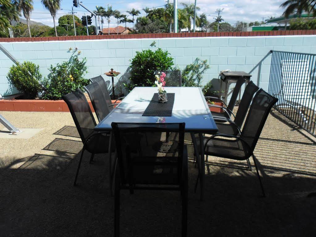Banjo Paterson Motor Inn Townsville Exterior photo