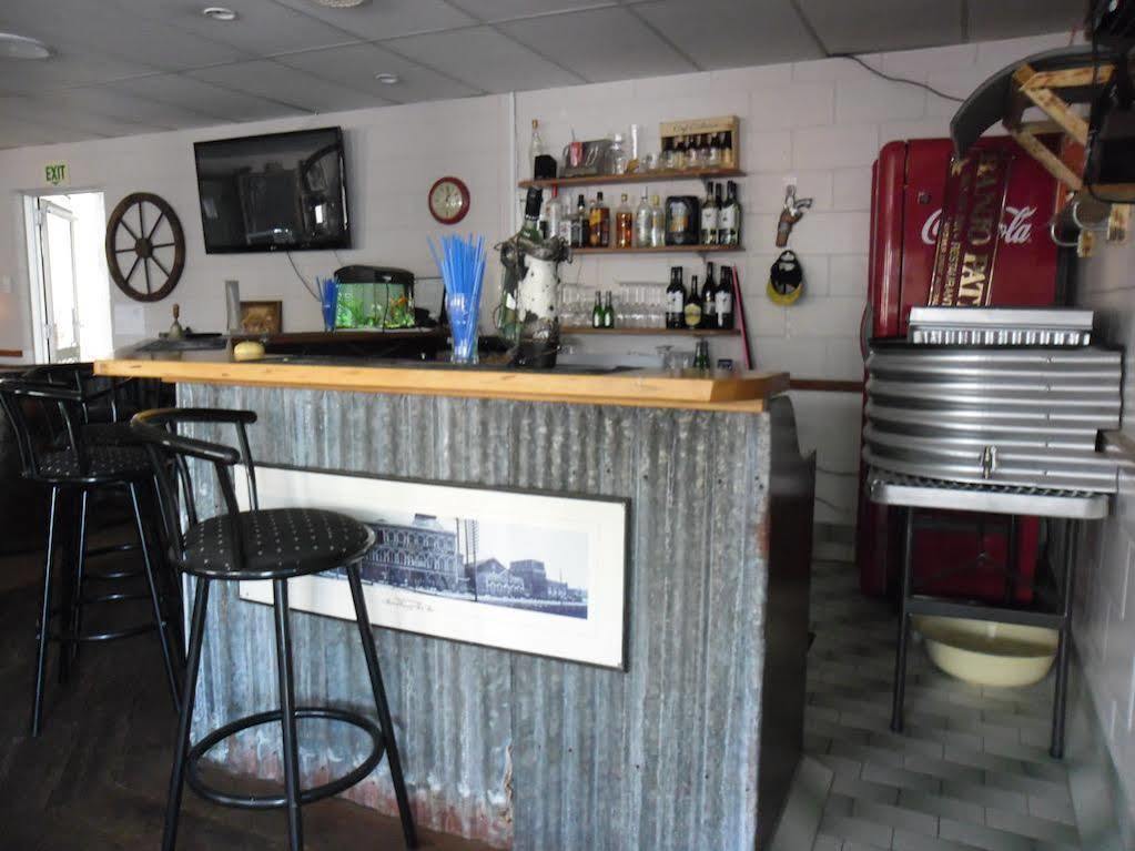 Banjo Paterson Motor Inn Townsville Exterior photo