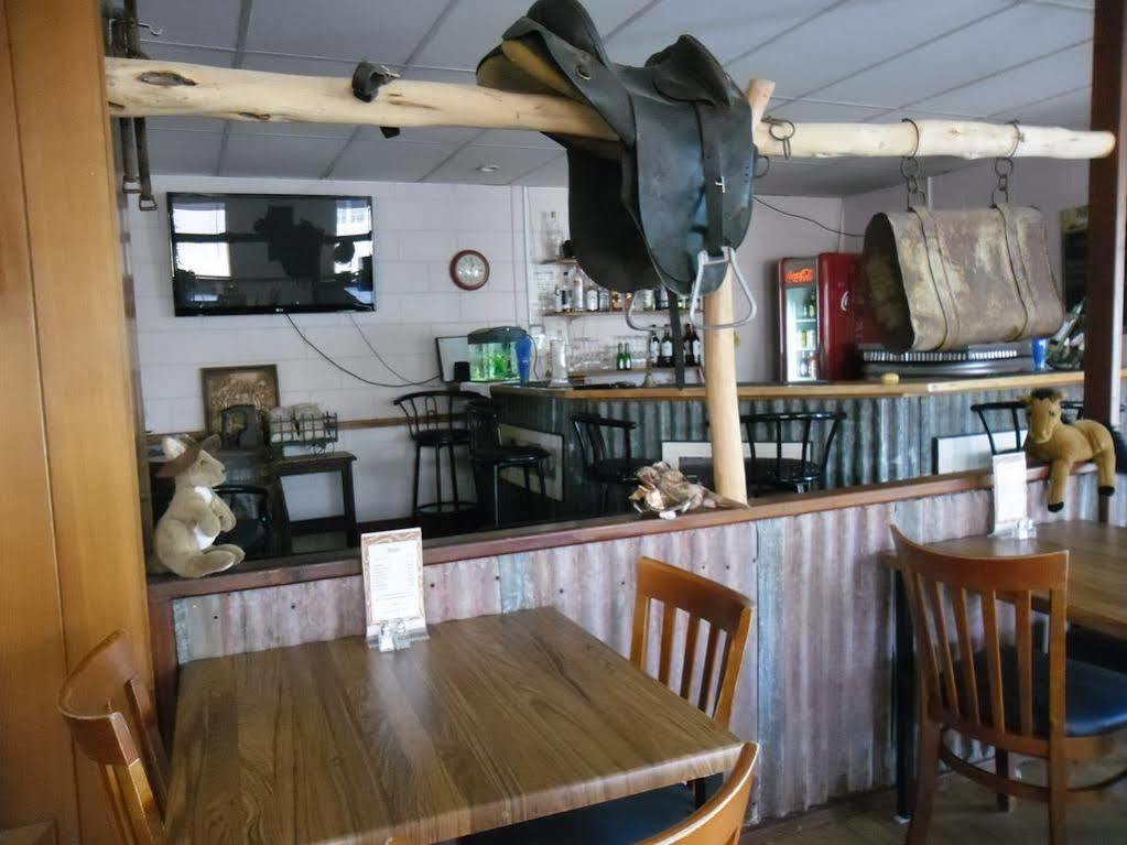 Banjo Paterson Motor Inn Townsville Exterior photo