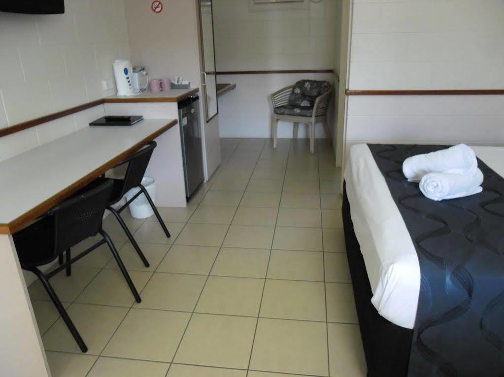 Banjo Paterson Motor Inn Townsville Exterior photo