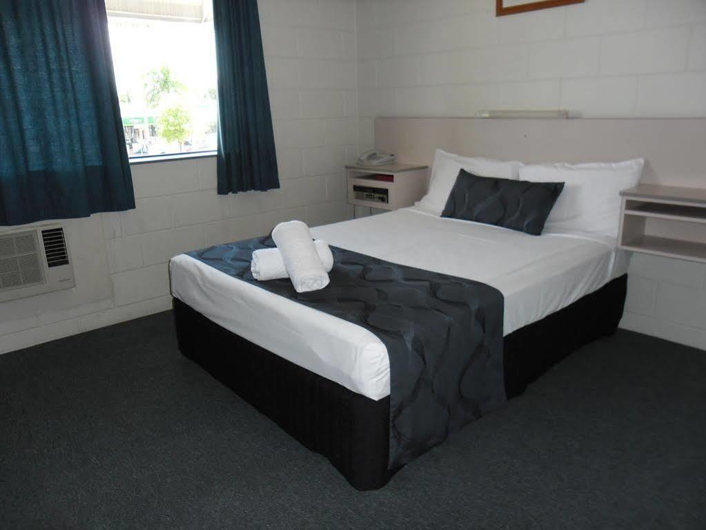 Banjo Paterson Motor Inn Townsville Exterior photo