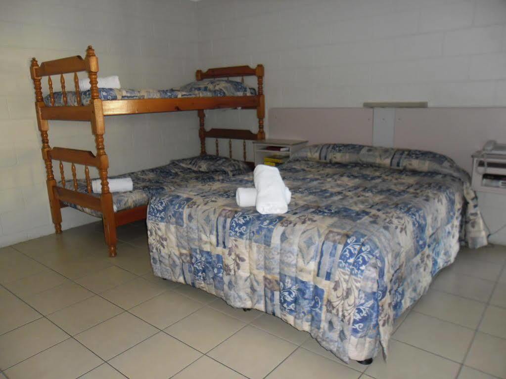 Banjo Paterson Motor Inn Townsville Exterior photo