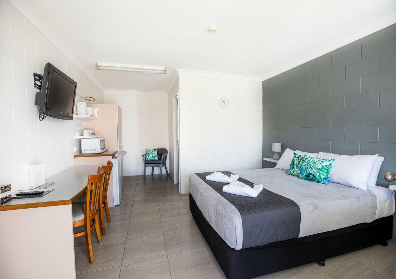 Banjo Paterson Motor Inn Townsville Exterior photo