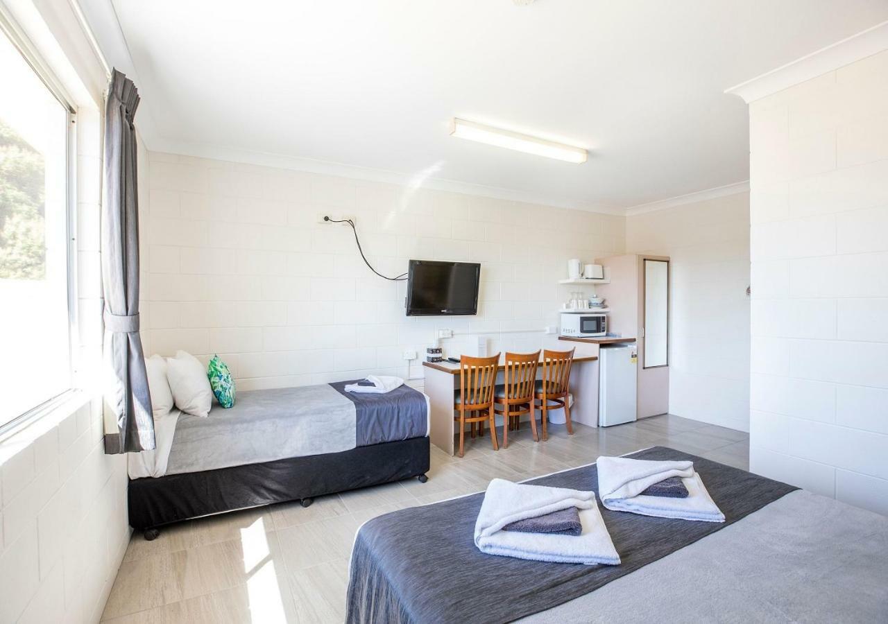 Banjo Paterson Motor Inn Townsville Exterior photo