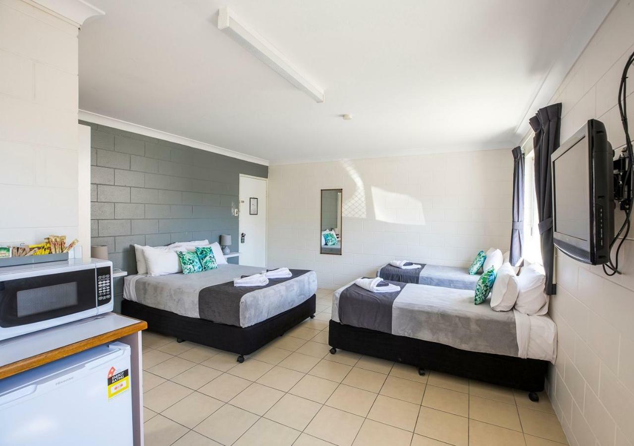 Banjo Paterson Motor Inn Townsville Exterior photo