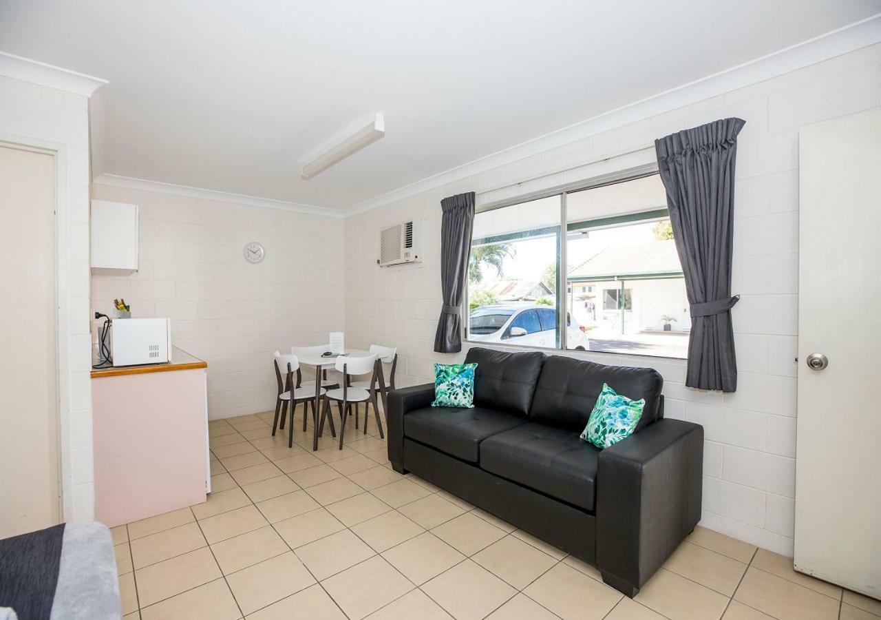 Banjo Paterson Motor Inn Townsville Exterior photo