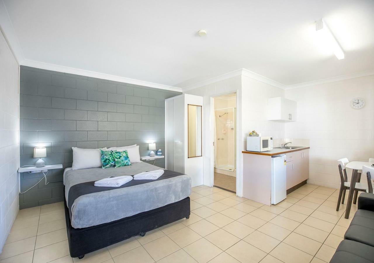 Banjo Paterson Motor Inn Townsville Exterior photo
