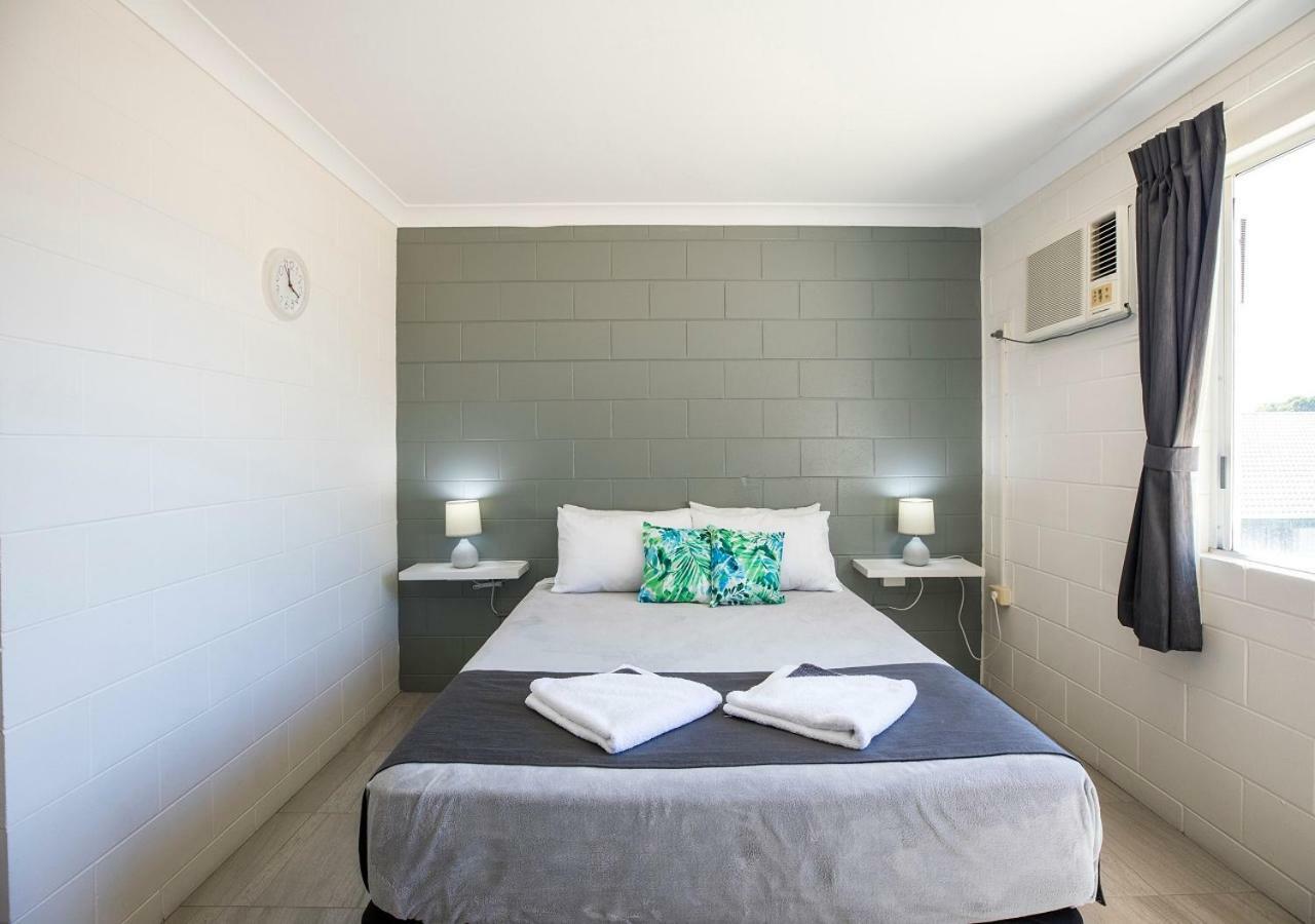 Banjo Paterson Motor Inn Townsville Exterior photo